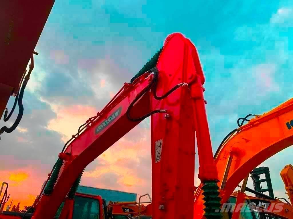 Doosan DX 225 LC Escavatori cingolati