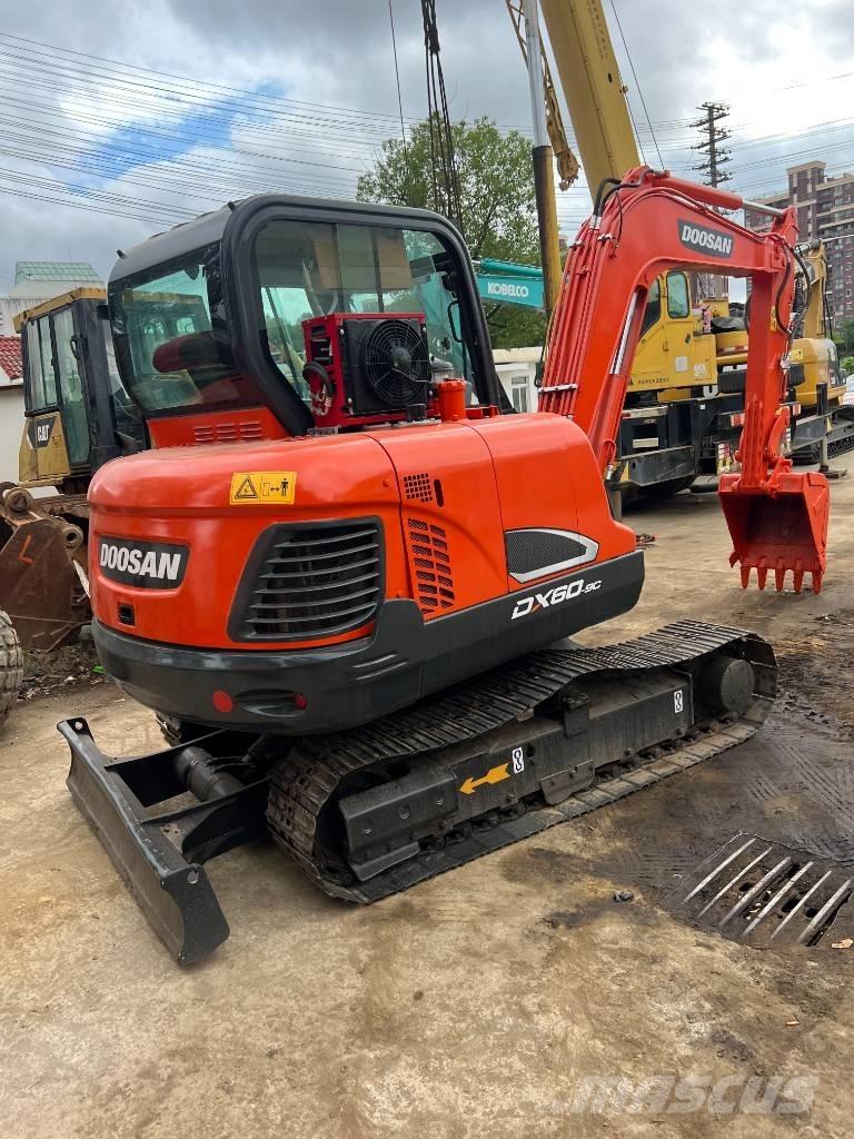 Doosan DX60 Escavatori cingolati