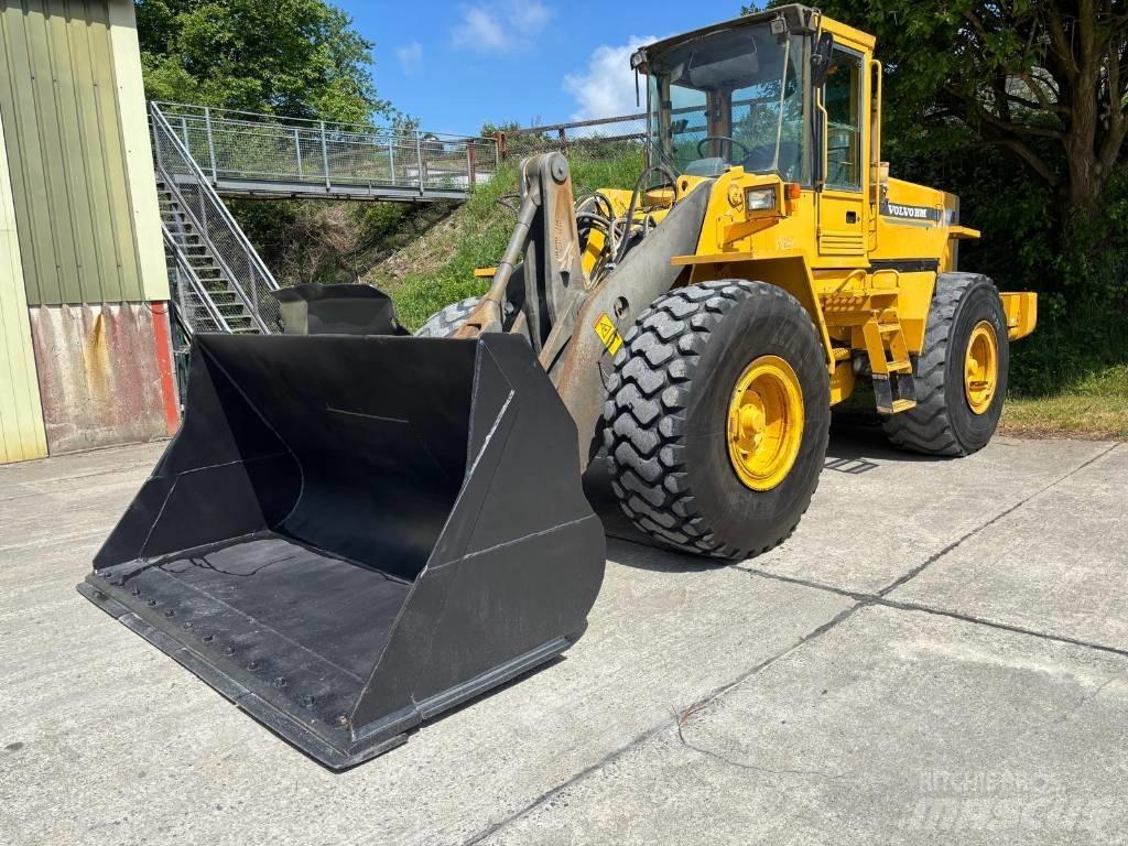 Volvo L 120 C Pale gommate