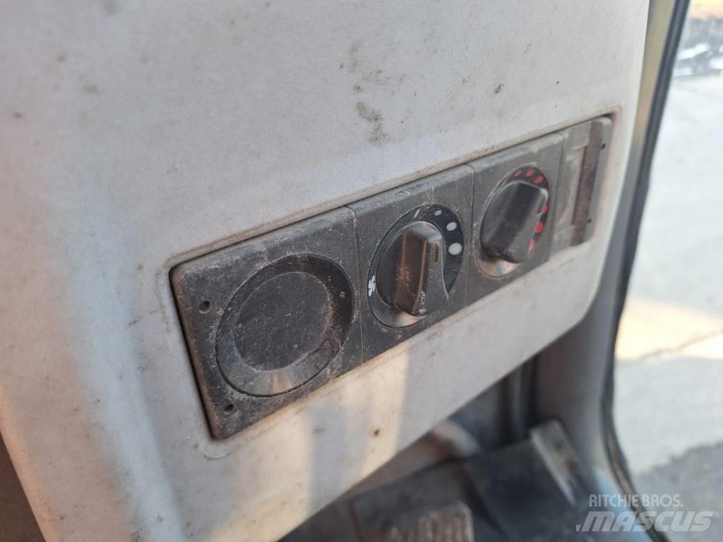 Hitachi ZW 75 Pale gommate