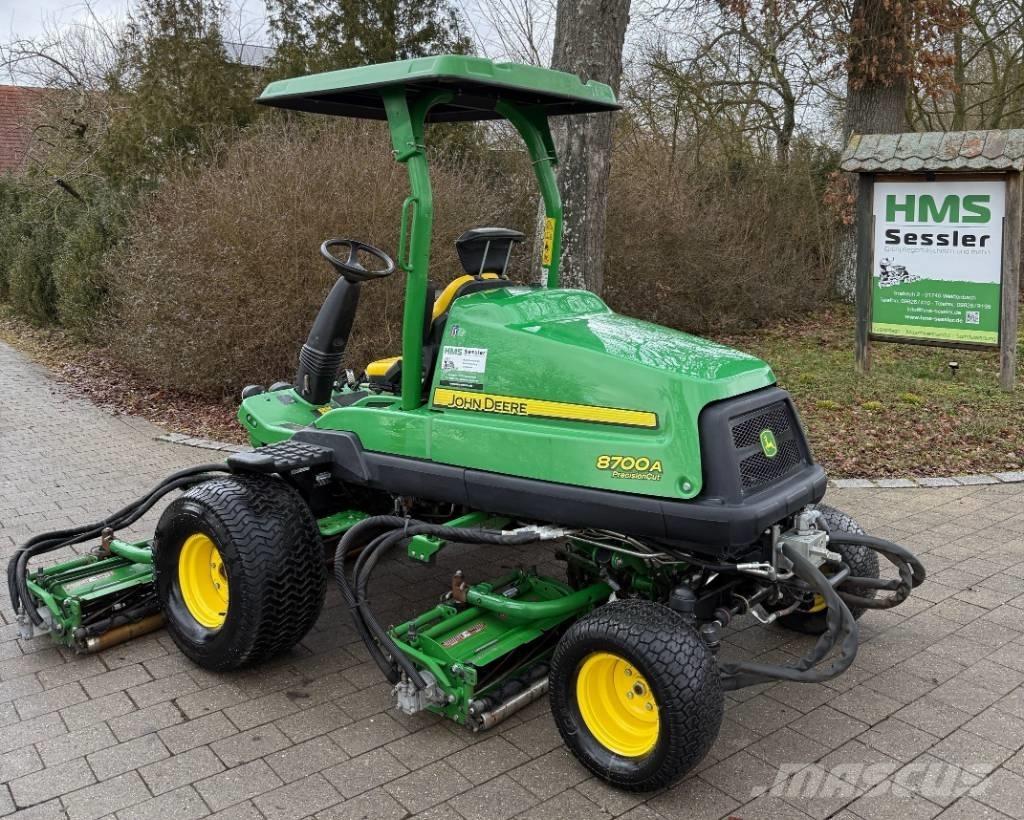 John Deere 8700 A Tosaerba per il fairway