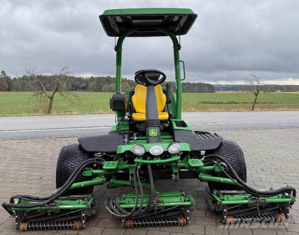 John Deere 8700 A Tosaerba per il fairway