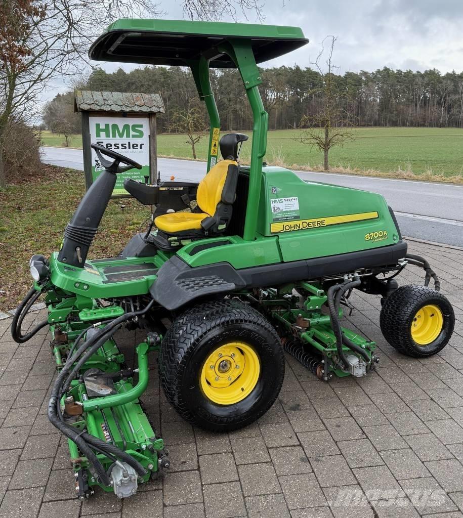 John Deere 8700 A Tosaerba per il fairway