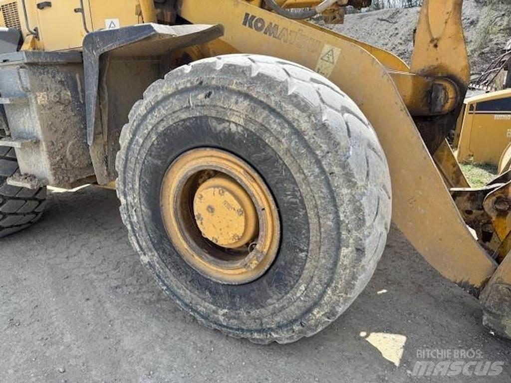 Komatsu WA 470-3H Pale gommate