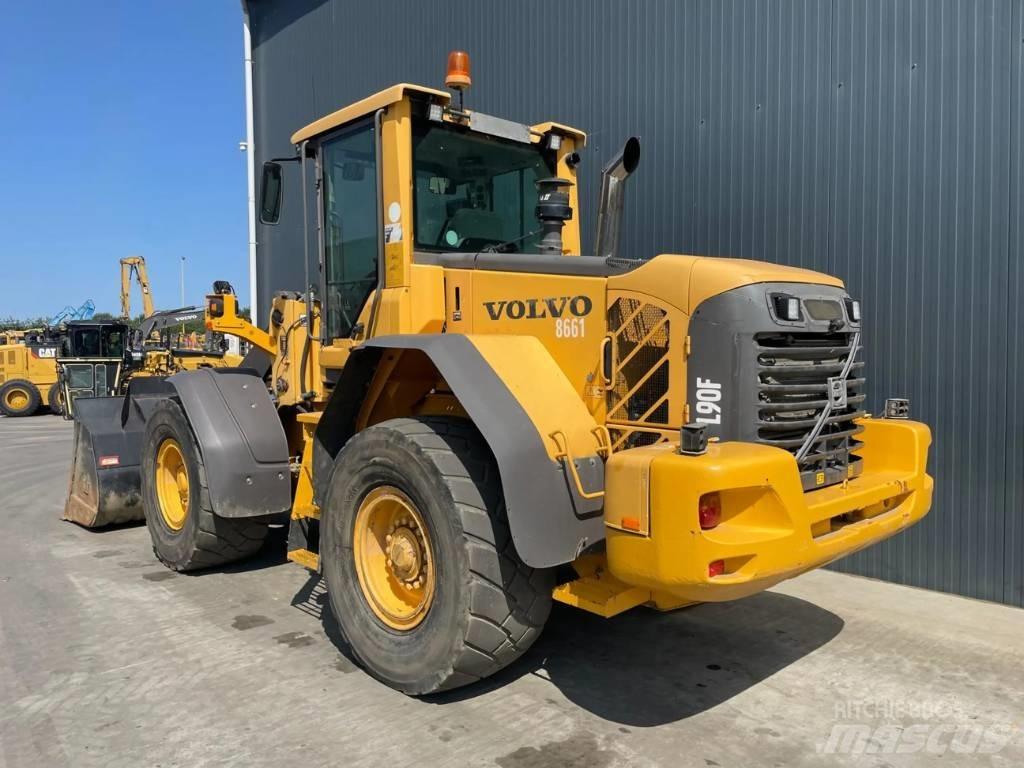 Volvo L90F - 3rd valve Pale gommate