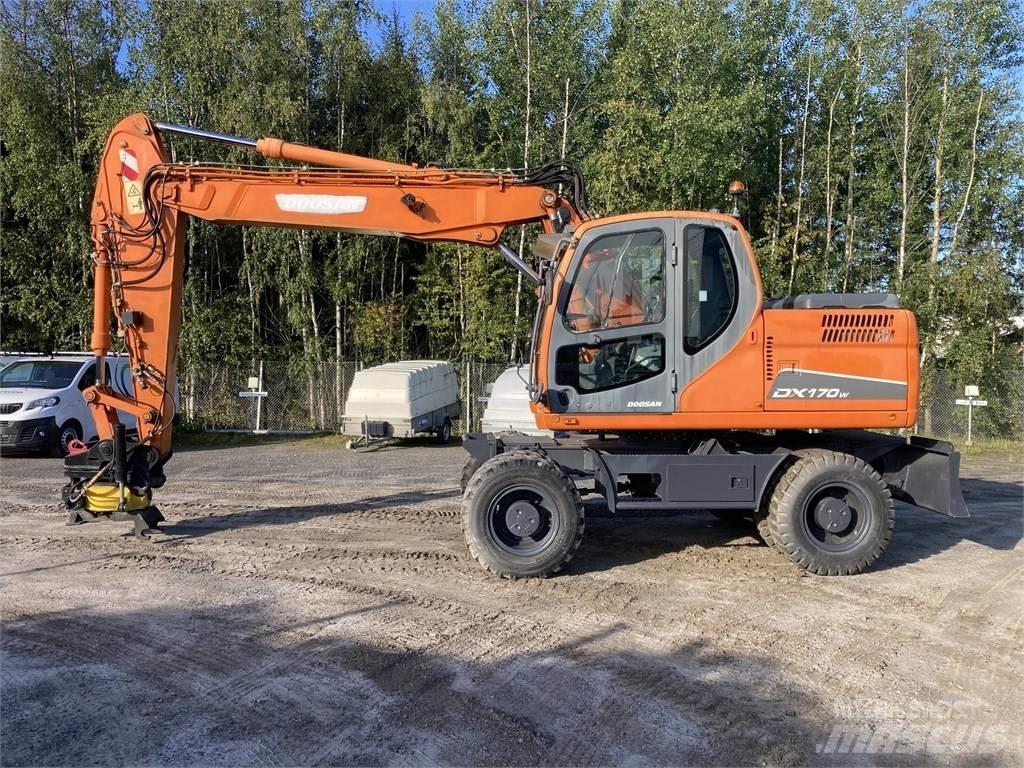 Doosan DX 170 W Escavatori gommati