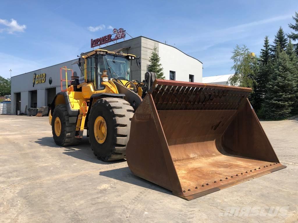 Volvo L220H Pale gommate