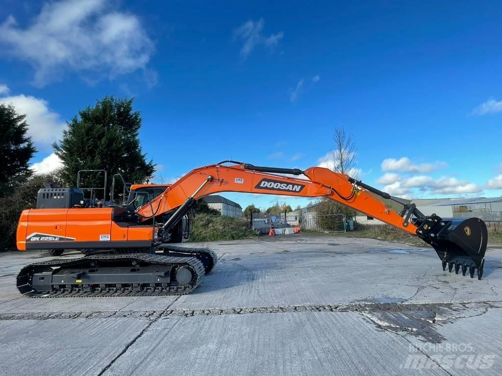 Doosan DX225LC-7 Escavatori cingolati