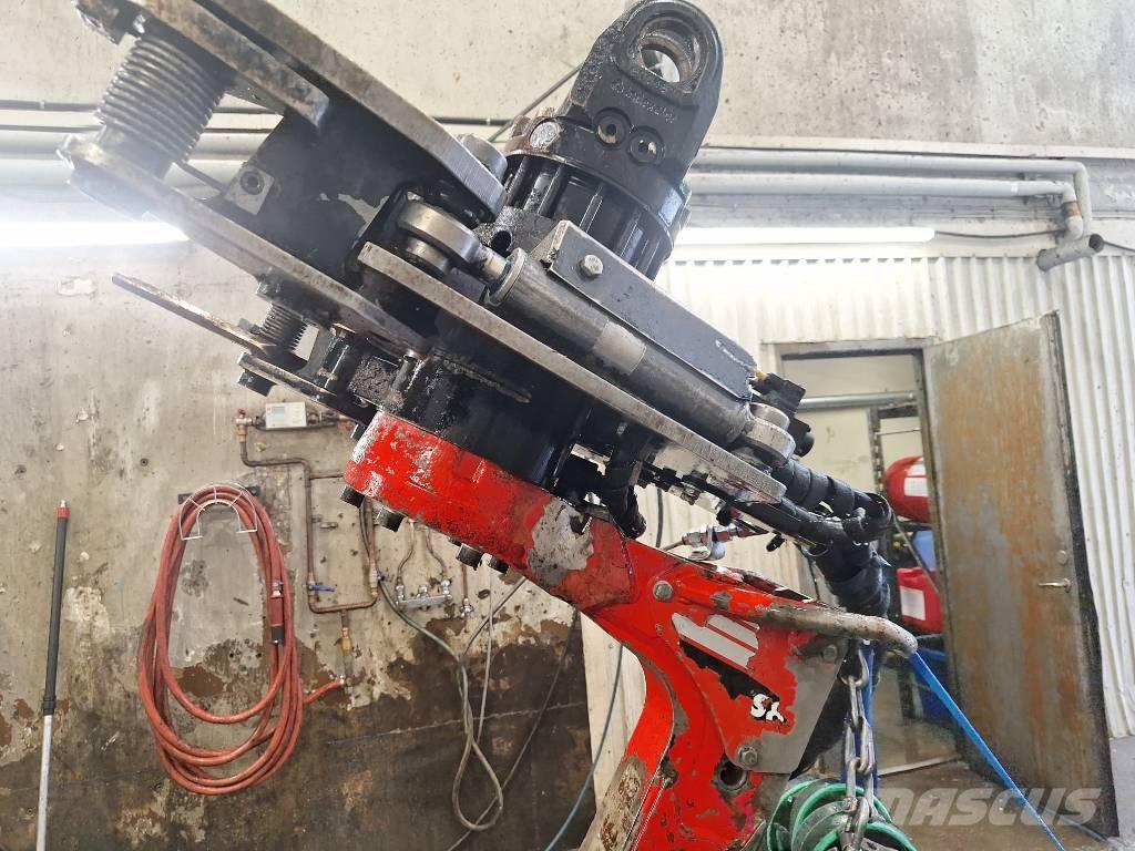 Komatsu S82 Decespugliatrici e trinciatrici idrauliche