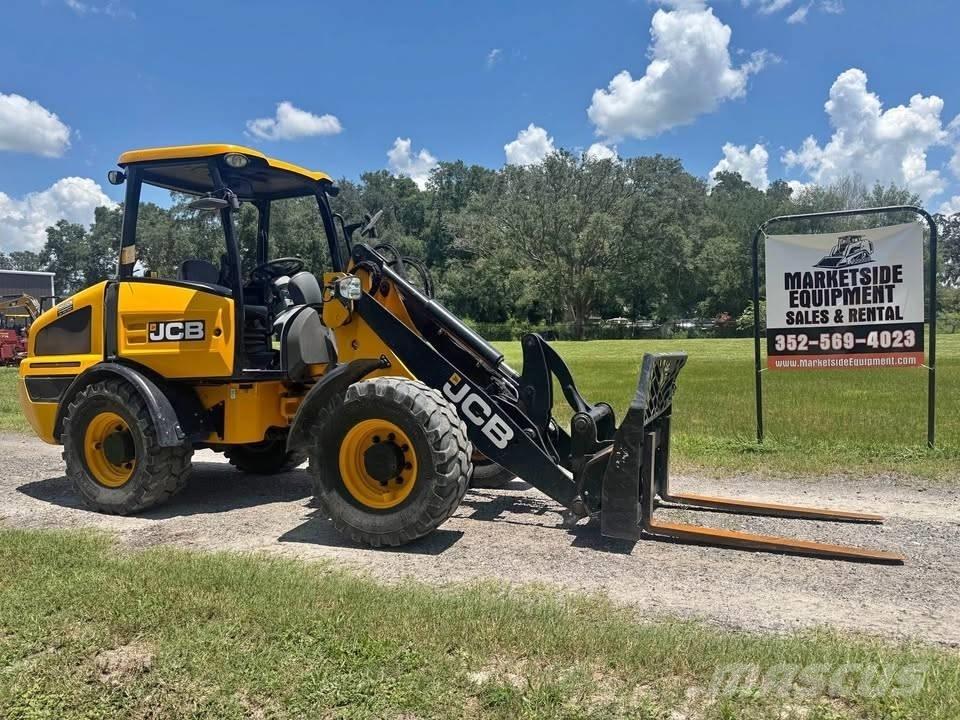 JCB 407 Pale gommate