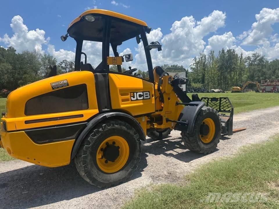 JCB 407 Pale gommate