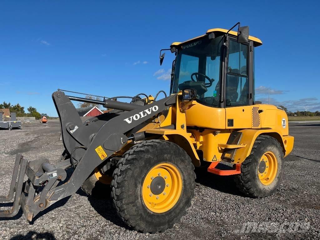 Volvo L 30 G Pale gommate