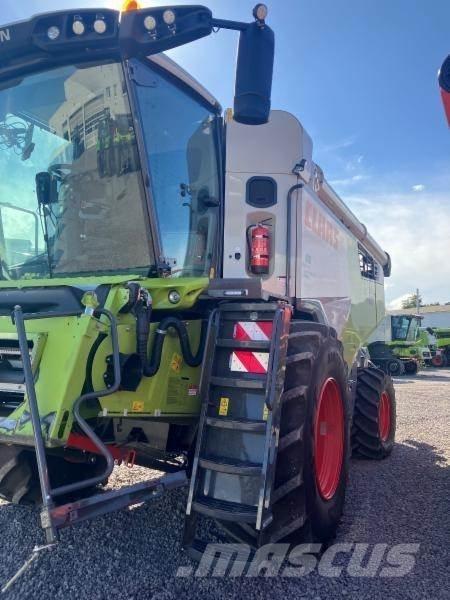 CLAAS TRION 750 Mietitrebbiatrici