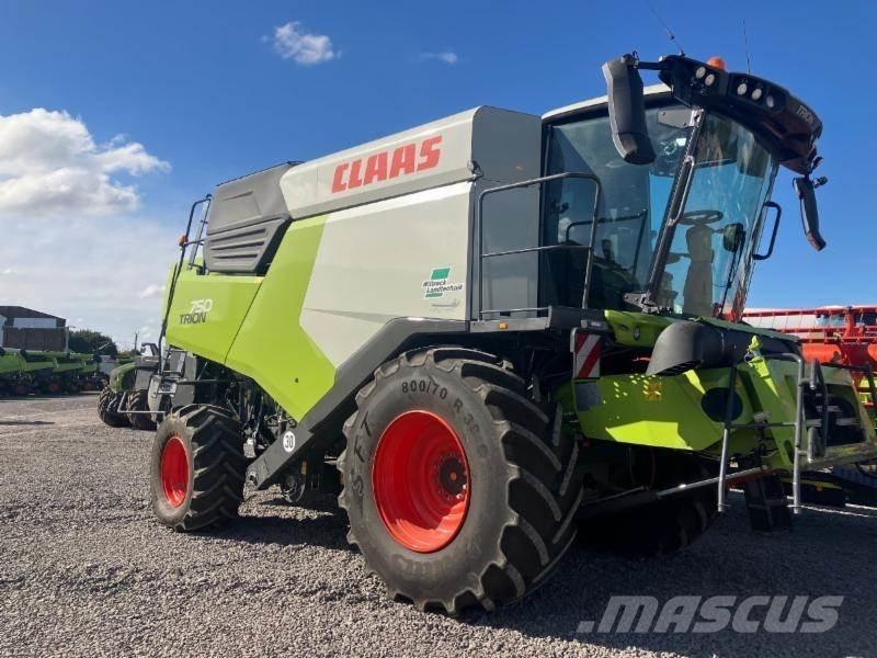 CLAAS TRION 750 Mietitrebbiatrici