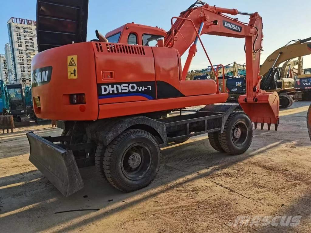 Doosan 150 W-7 Escavatori gommati