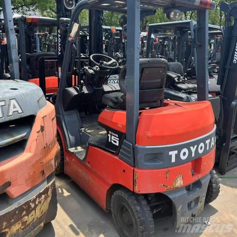Toyota 15 Carrelli elevatori elettrici
