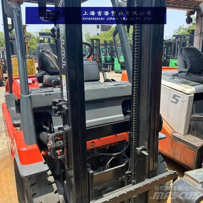 Toyota 15 Carrelli elevatori elettrici