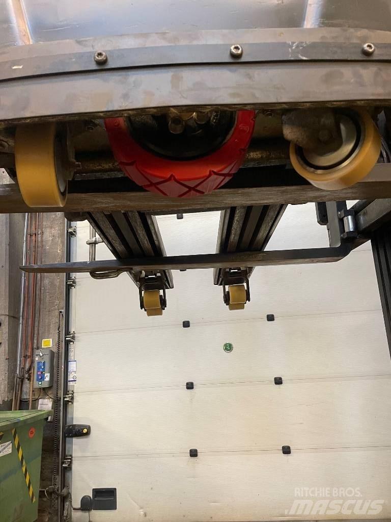 BT Toyota SWE080L Transpallet uomo a terra