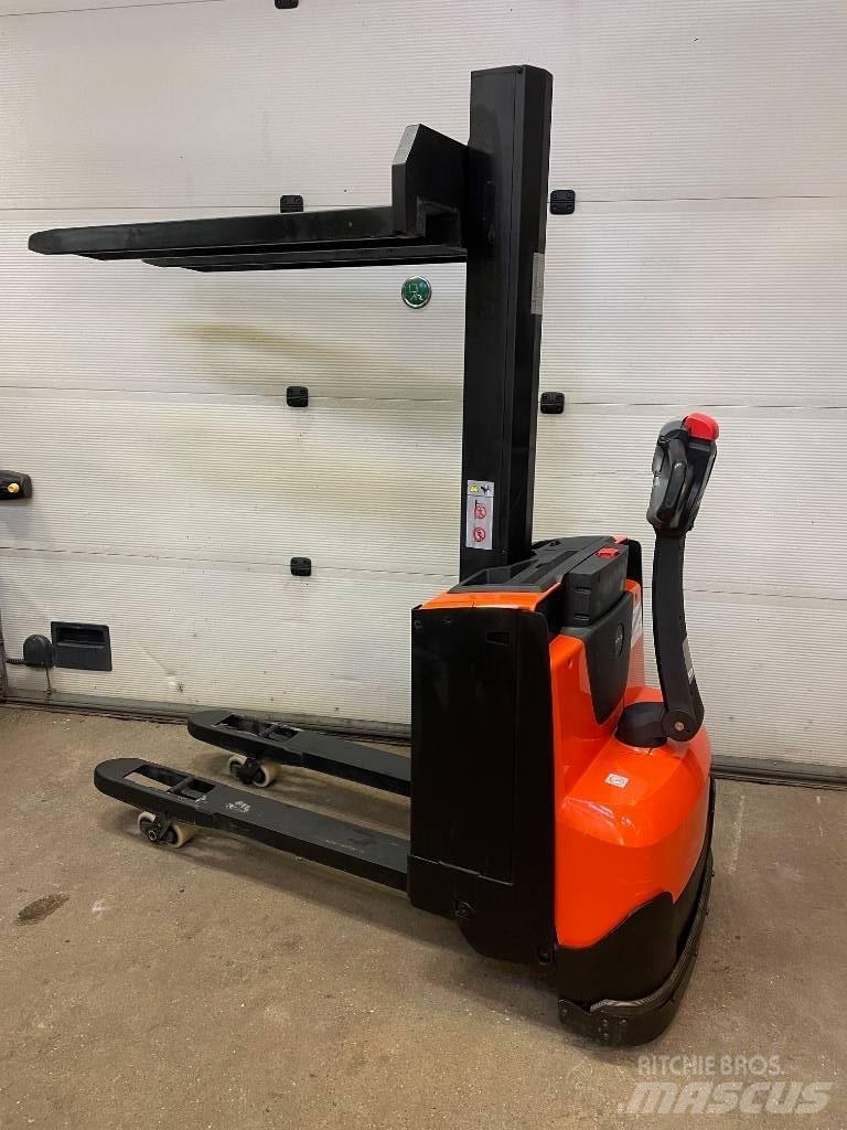 BT Toyota SWE080L Transpallet uomo a terra