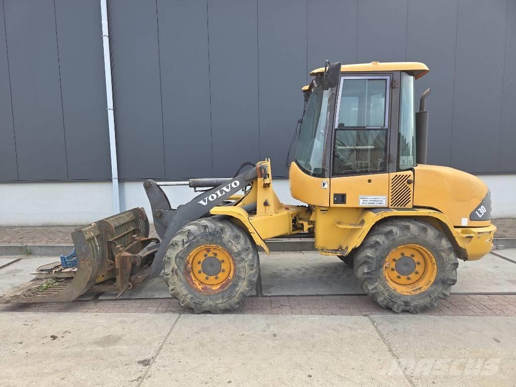 Volvo L 30 B Pale gommate