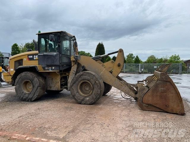 CAT 930 K Pale gommate