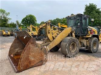 CAT 930 K Pale gommate