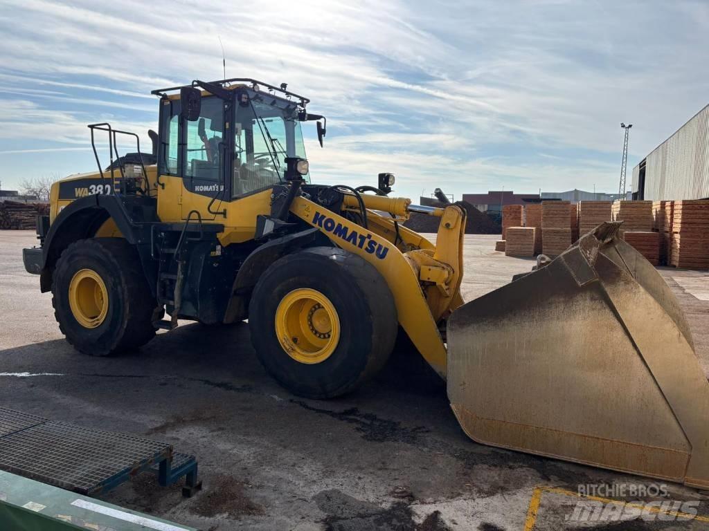 Komatsu WA 380-8 Pale gommate