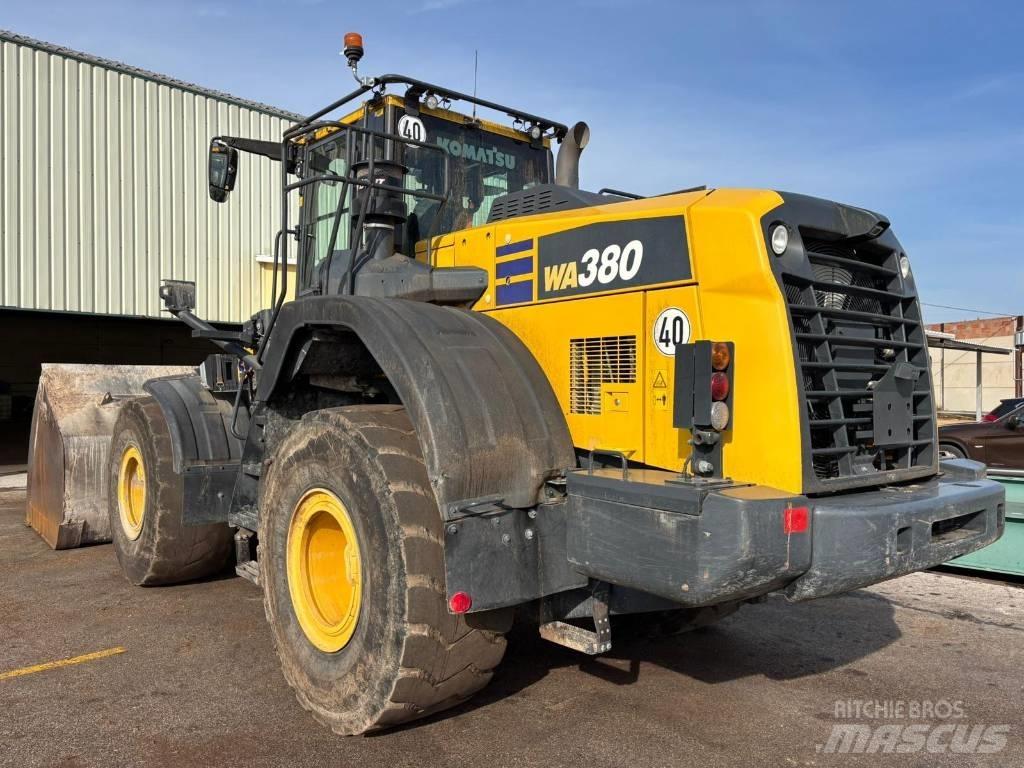 Komatsu WA 380-8 Pale gommate