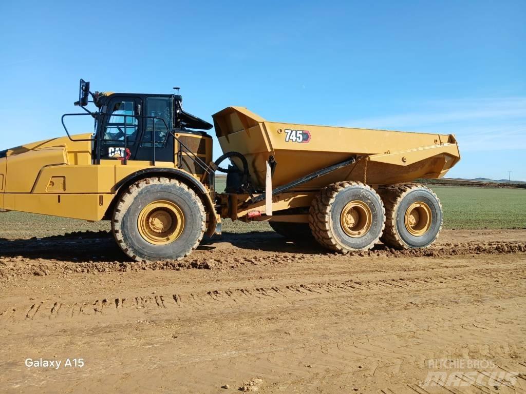 CAT 745 Dumpers articolati