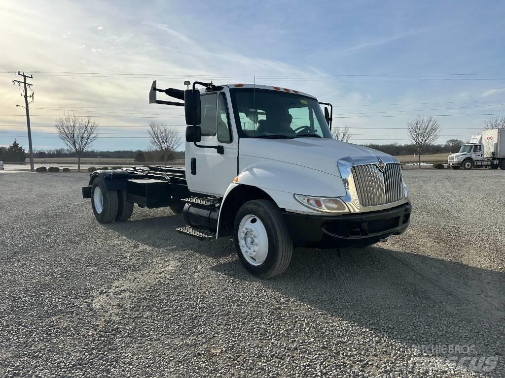 International 4400 Camion dei rifiuti