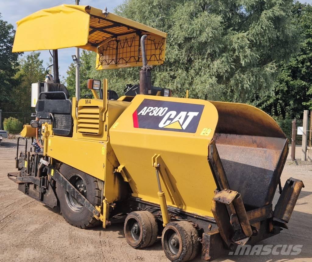 CAT AP300 Finitrici