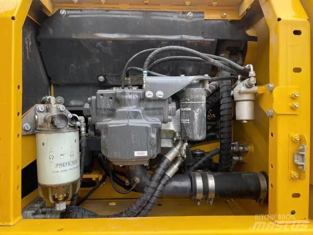 Komatsu PC220-8 Escavatori cingolati
