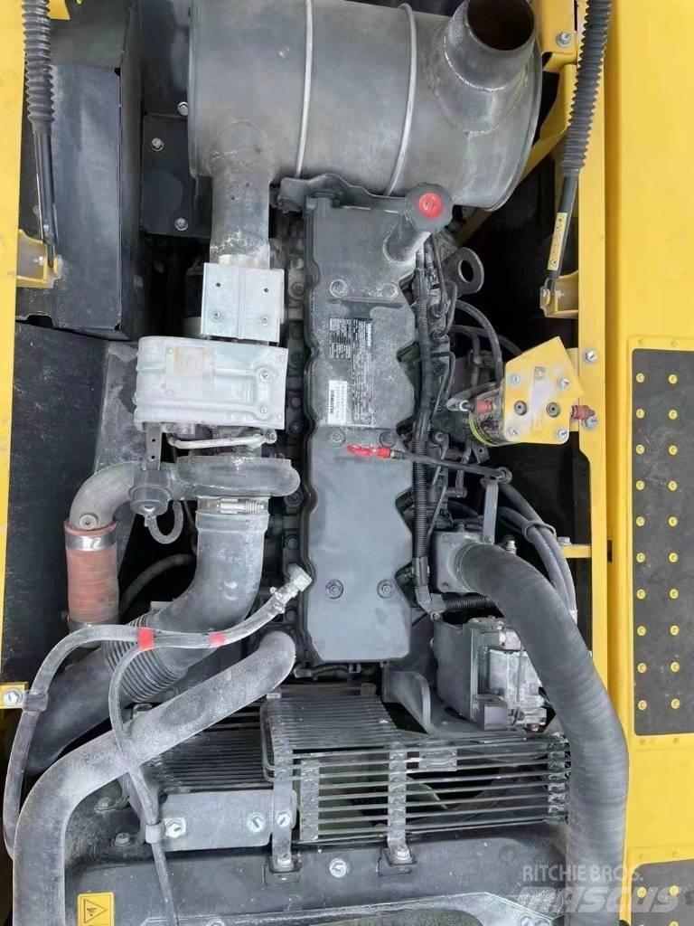 Komatsu PC220-8 Escavatori cingolati