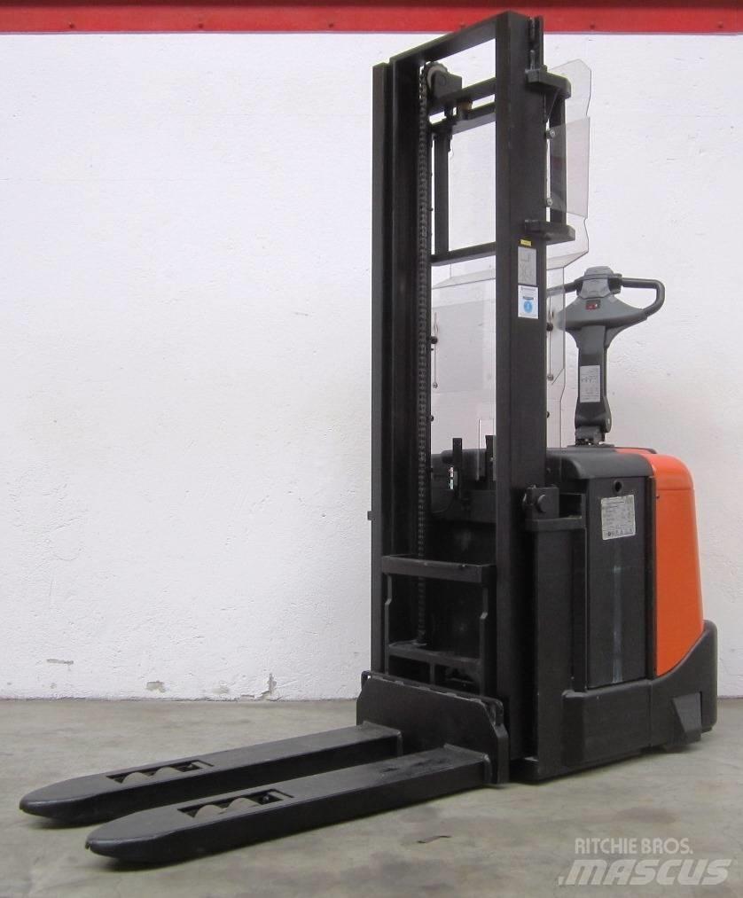 BT SPE 200 Transpallet uomo a terra