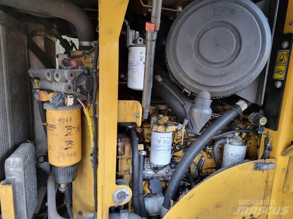 CAT 930 H Pale gommate