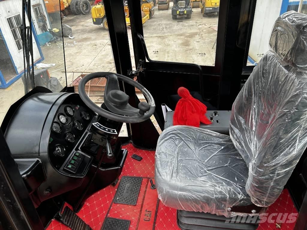 CAT 966H Pale gommate