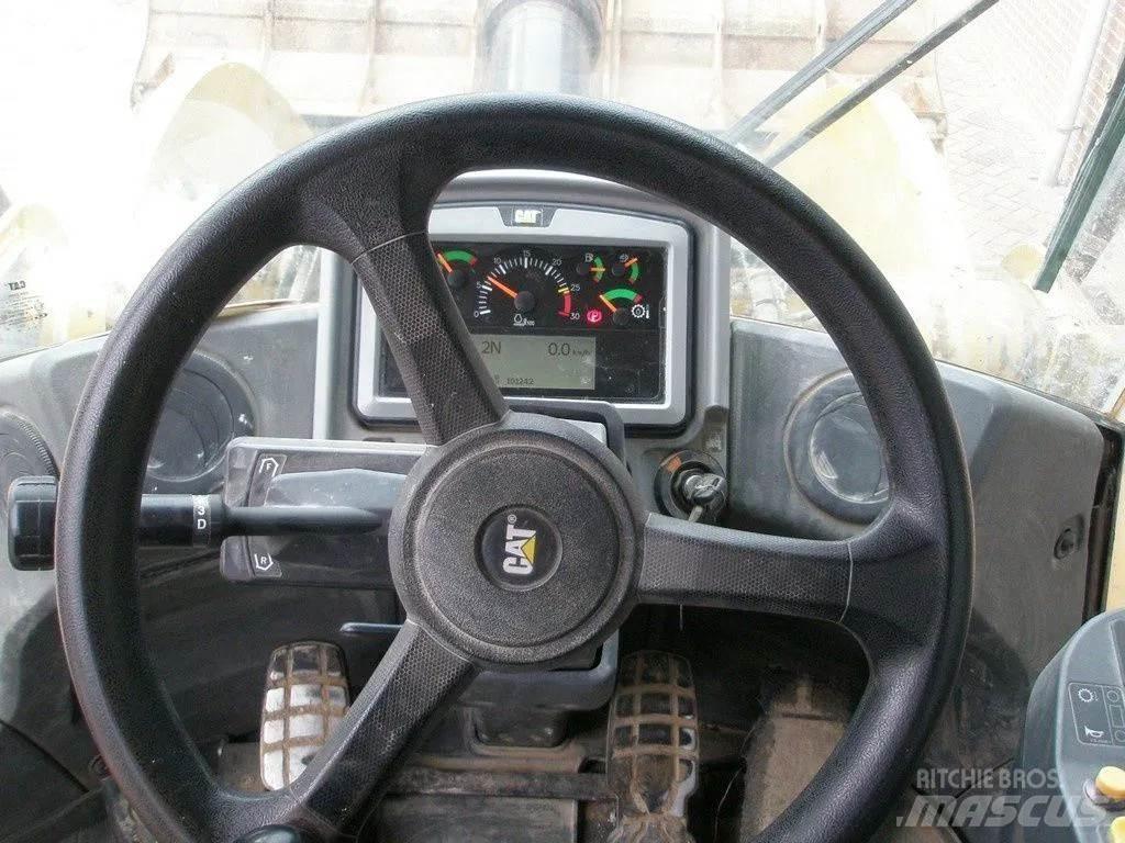 CAT 950M Pale gommate