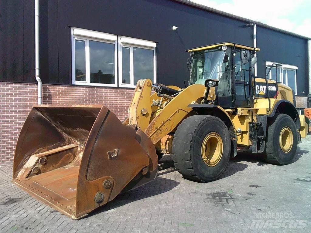 CAT 950M Pale gommate