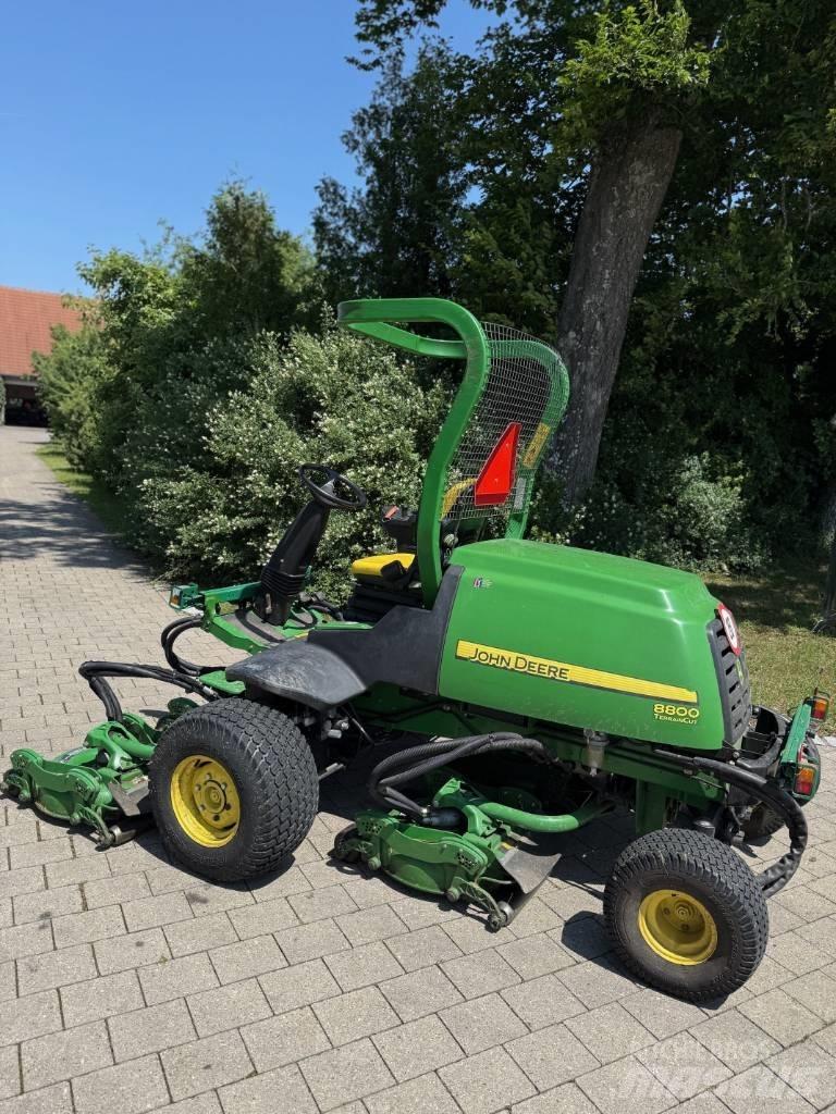 John Deere 8800 Trattorini tagliaerba