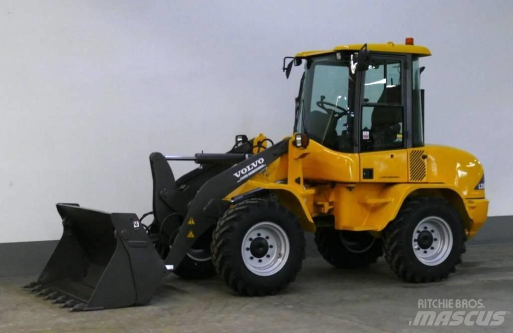 Volvo L 35 B - Z - 4x4 Pale gommate