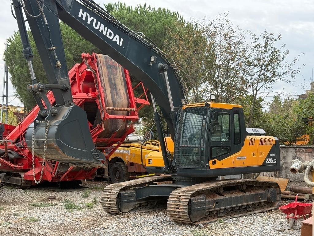 Hyundai Robex 220 LS Escavatori cingolati