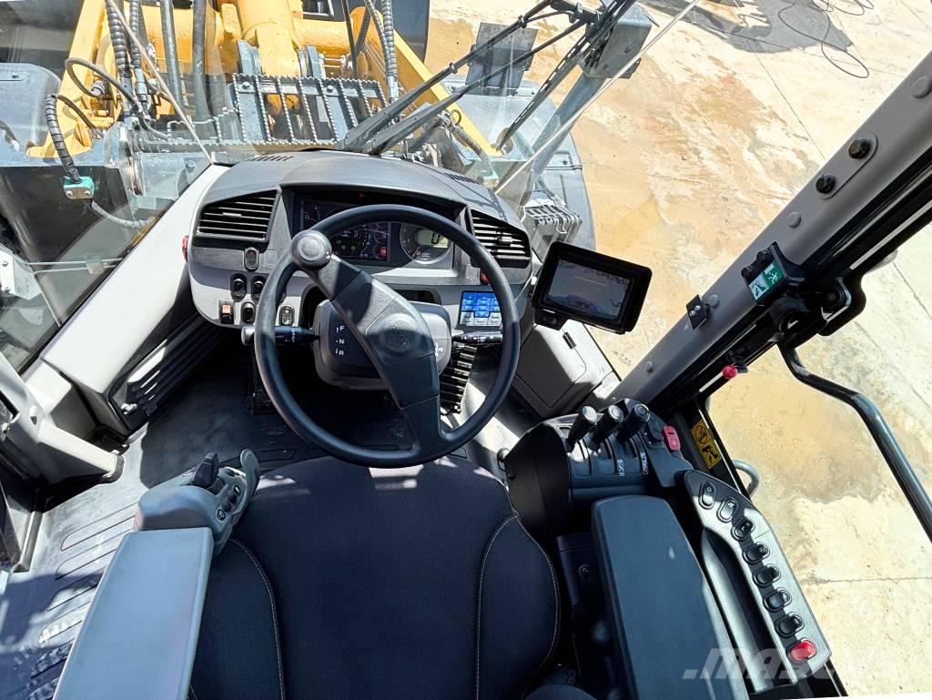 Komatsu WA380-8E0 Pale gommate