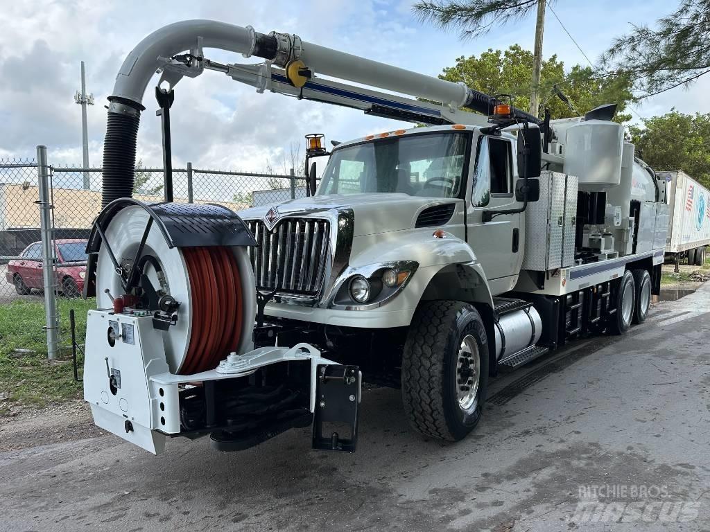 International 7500 Camion autospurgo
