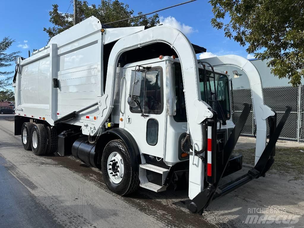 Mack MRU 613 Camion dei rifiuti