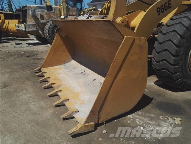 CAT 966 E Pale gommate
