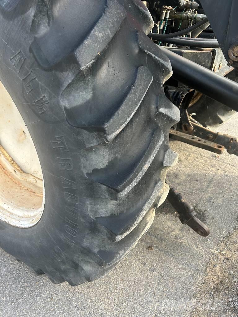 New Holland TV 140 Trattori