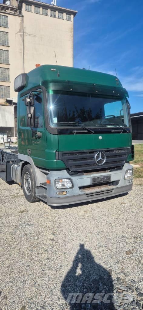Mercedes-Benz Actros Camion per il trasporto di macchine forestali