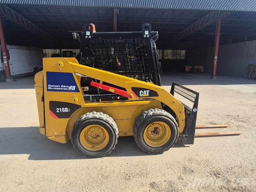 CAT 216B Mini Pale Gommate
