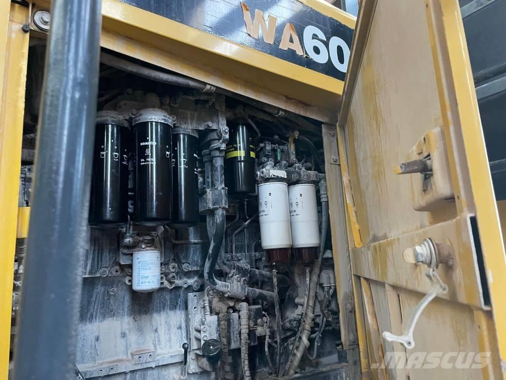 Komatsu WA 600-6 Pale gommate