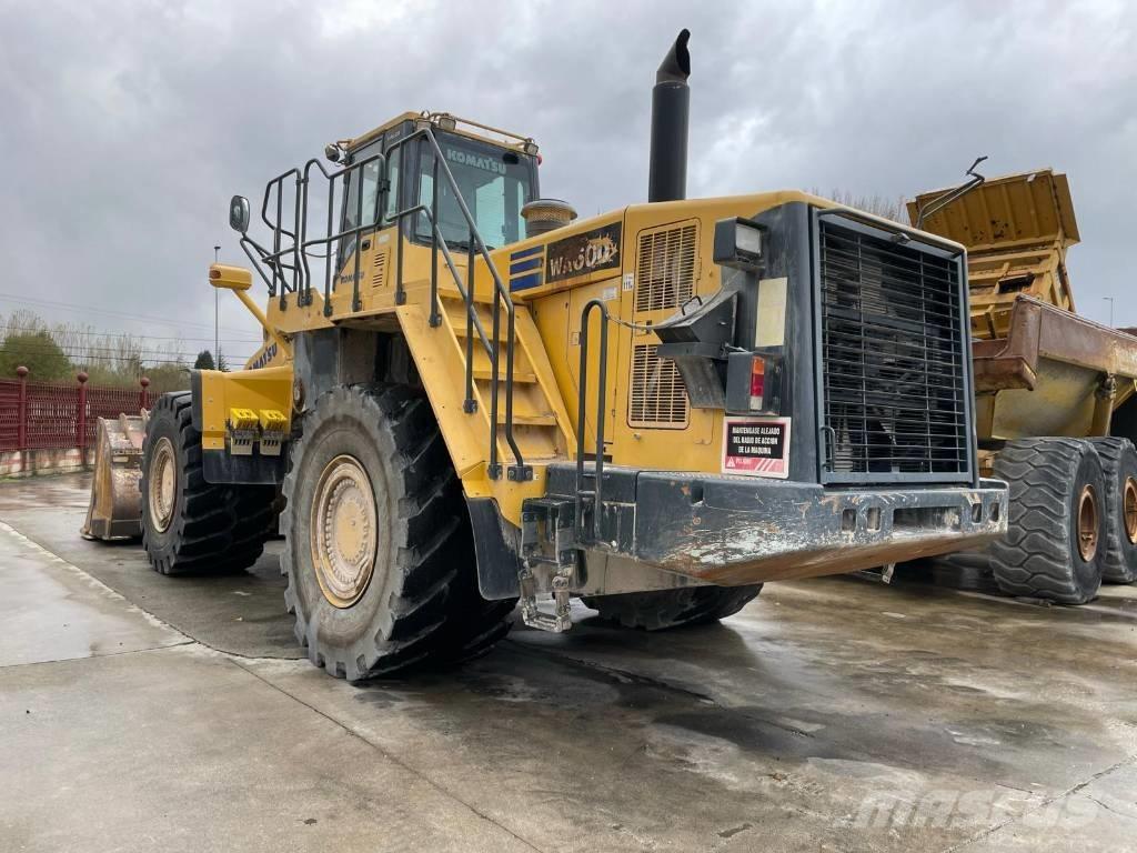 Komatsu WA 600-6 Pale gommate